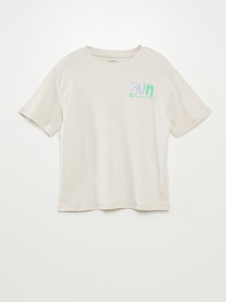 T-shirt com estampado na frente e verso de manga curta