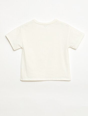 T-shirt com flores em macramé