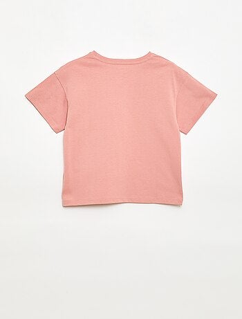 T-shirt com flores em macramé