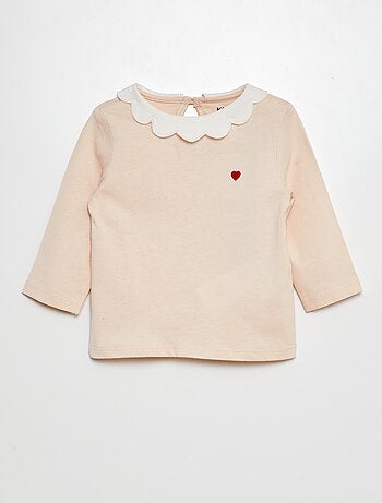 T-shirt com gargantilha