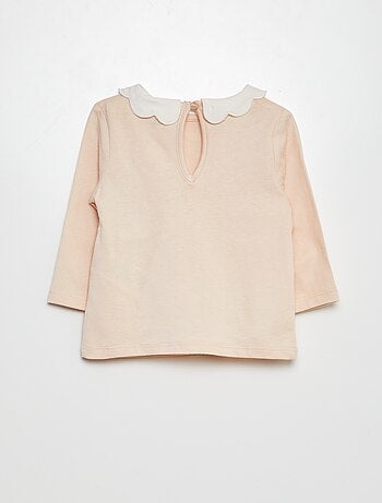 T-shirt com gargantilha