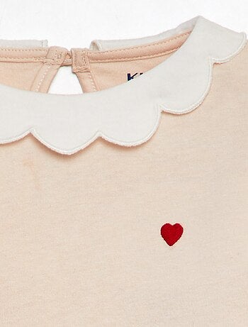 T-shirt com gargantilha