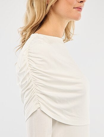 T-shirt com Gola Canoa Drapeada