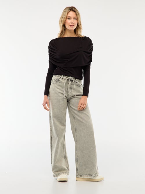 T-shirt com Gola Canoa Drapeada - Kiabi