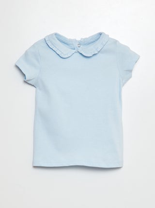 T-shirt com gola claudine