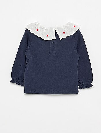 T-shirt com gola Claudine