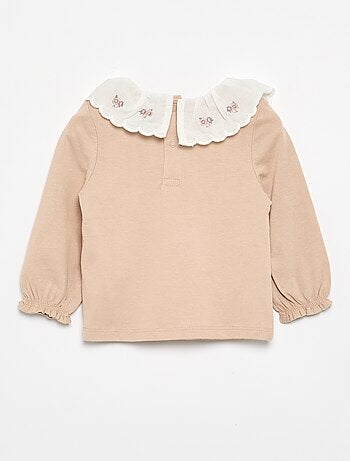 T-shirt com gola Claudine