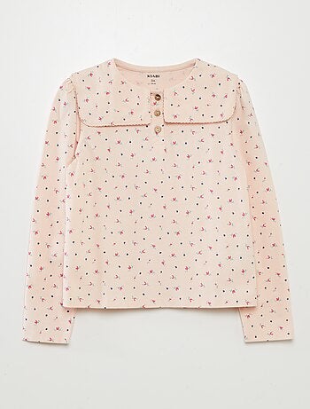 T-shirt com gola claudine quadrada