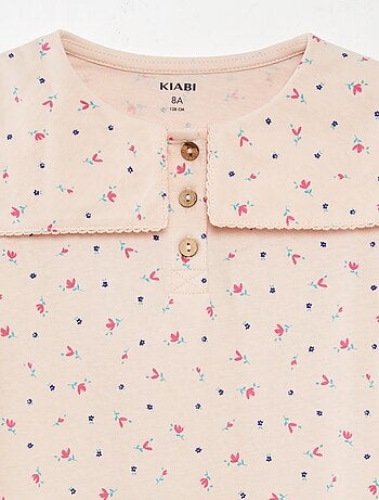 T-shirt com gola claudine quadrada