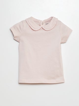 T-shirt com gola claudine