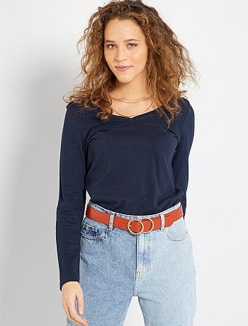 T-shirt com gola em bico