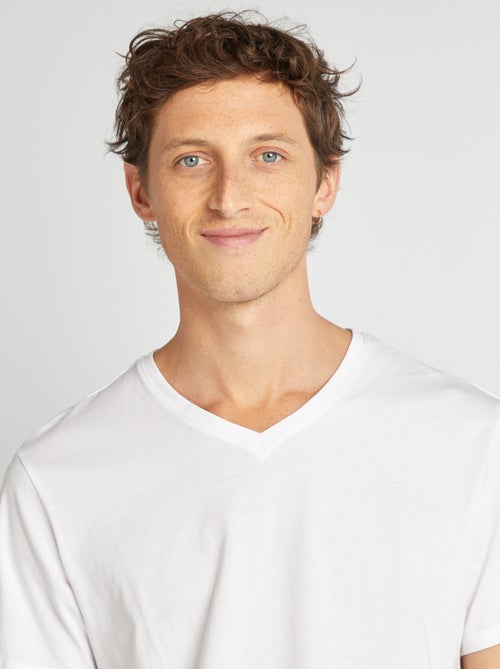 T-shirt com gola em bico - Kiabi