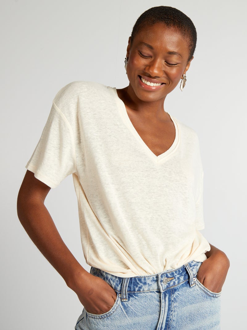 T-shirt com gola em bico com linho BRANCO - Kiabi