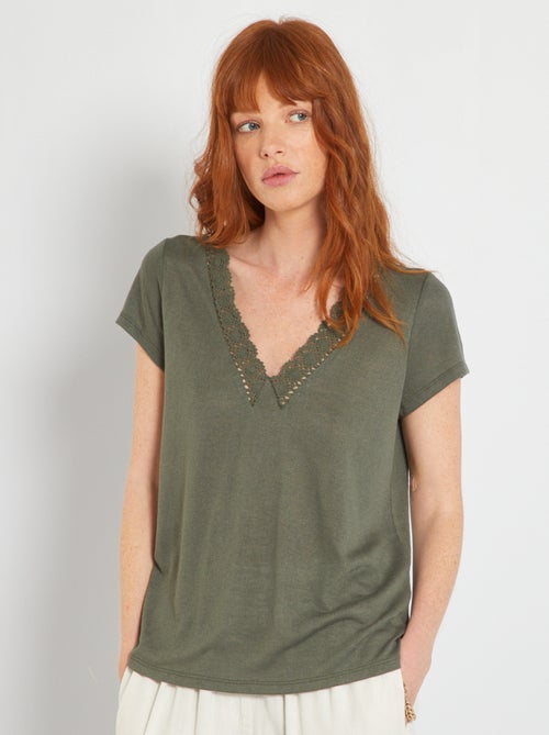 T-shirt com gola em bico de renda - Kiabi