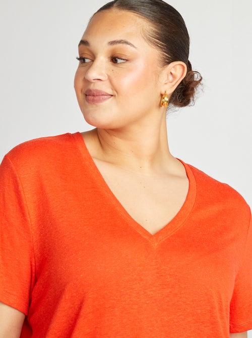 T-shirt com gola em bico em linho misturado - Kiabi