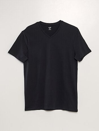 T-shirt com gola em bico