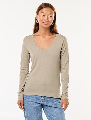 T-shirt com gola em bico