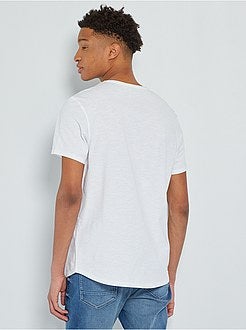 T-shirt com gola em V +1,90 m - Kiabi