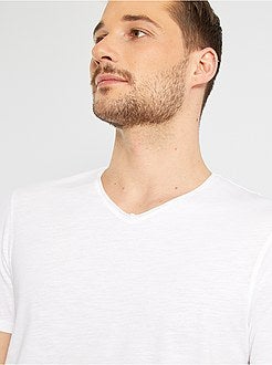 T-shirt com gola em V +1,90 m - Kiabi