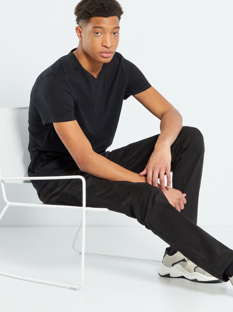 T-shirt com gola em V +1,90 m Preto - Kiabi
