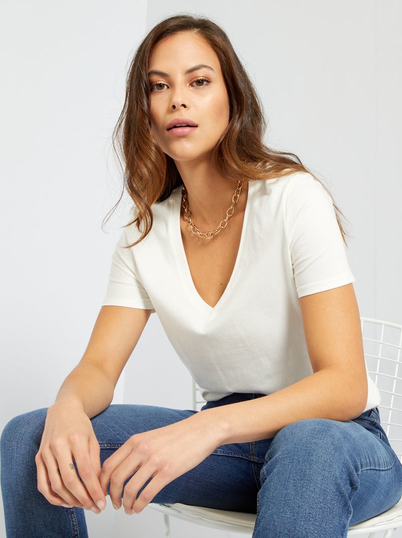 T-shirt com gola em V Branco - Kiabi