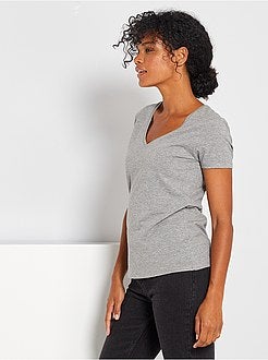 T-shirt com gola em V - Kiabi