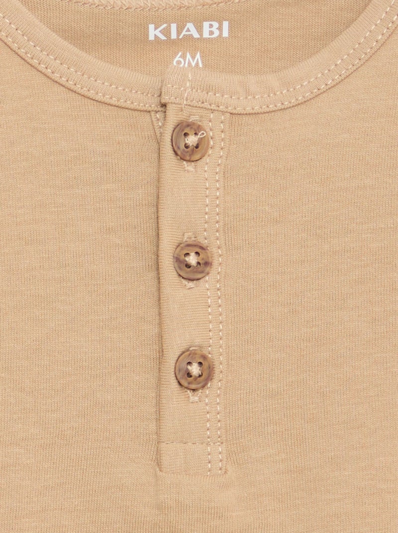 T-shirt com gola tunisiana abotoada Bege - Kiabi