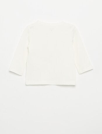 T-shirt com gola tunisiana