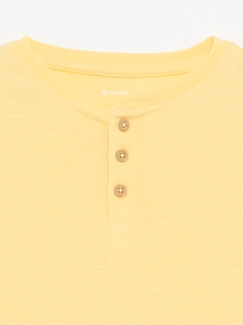 T-shirt com gola tunisina - Kiabi T-shirt com gola tunisina - Kiabi
