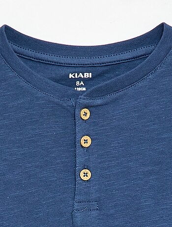 T-shirt com gola tunisina