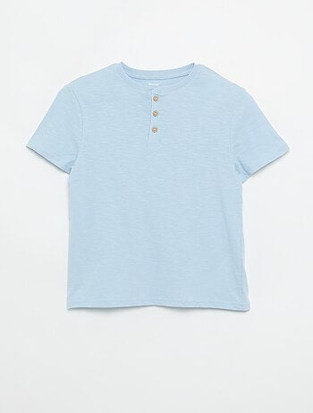 T-shirt com gola tunisina