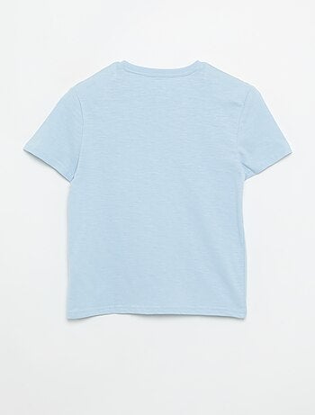 T-shirt com gola tunisina