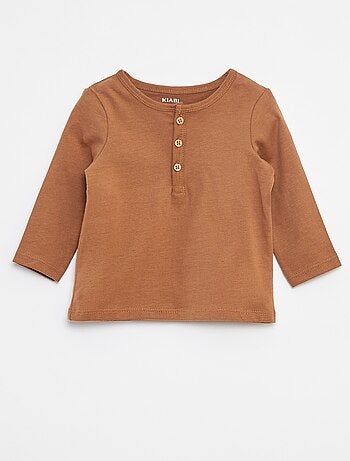 T-shirt com gola tunisina