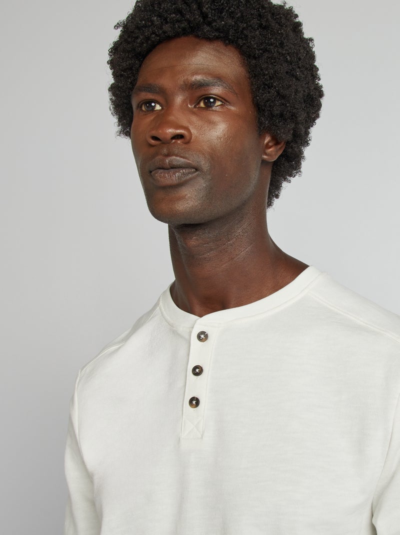 T-shirt com gola tunisina Branco - Kiabi