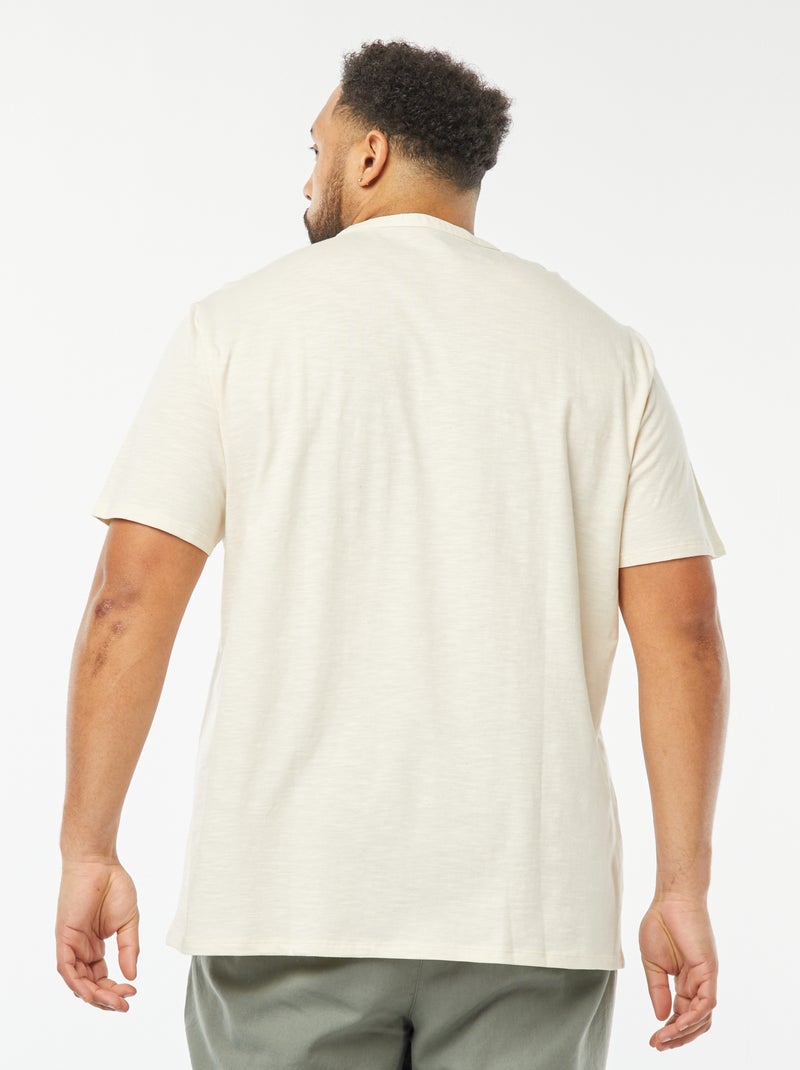 T-shirt com gola tunisina Branco - Kiabi