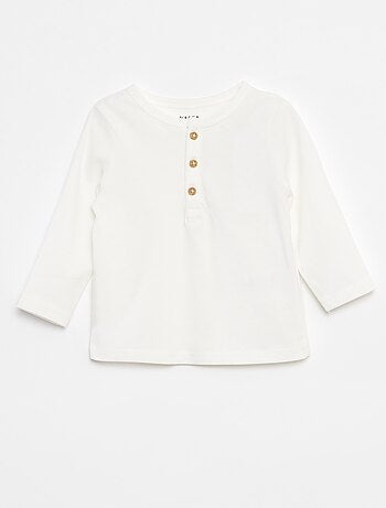 T-shirt com gola tunisina