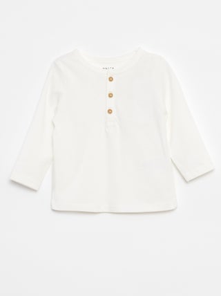 T-shirt com gola tunisina