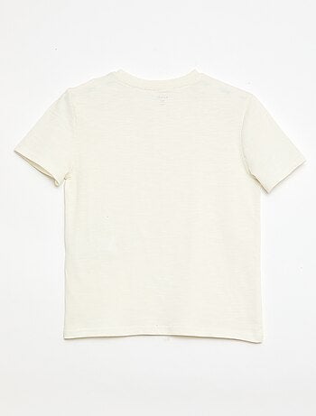 T-shirt com gola tunisina