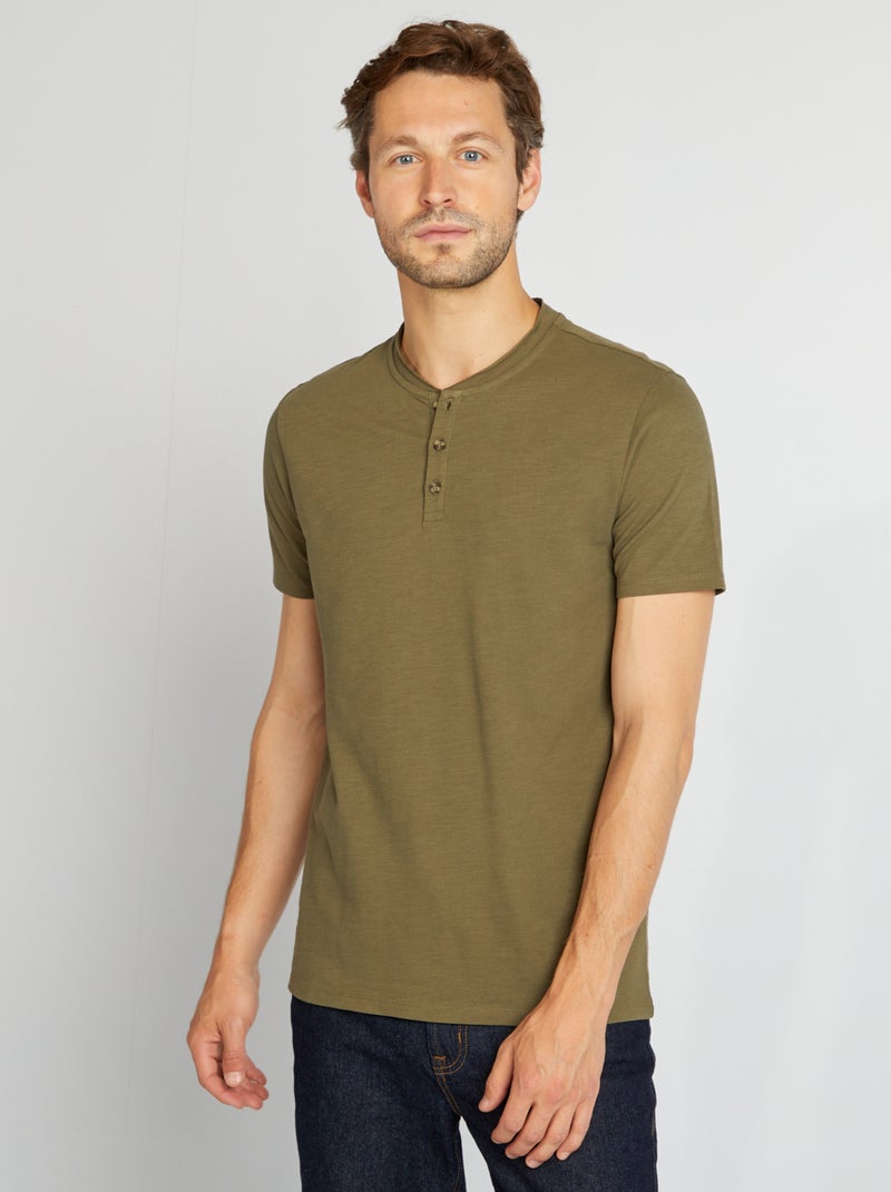 T-shirt com gola tunisina CAQUI - Kiabi