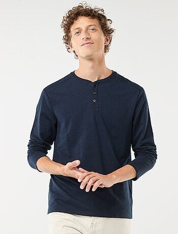 T-shirt com gola tunisina de manga comprida