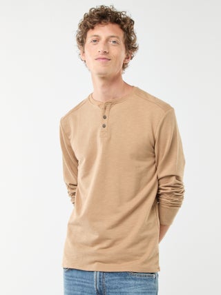 T-shirt com gola tunisina de manga comprida
