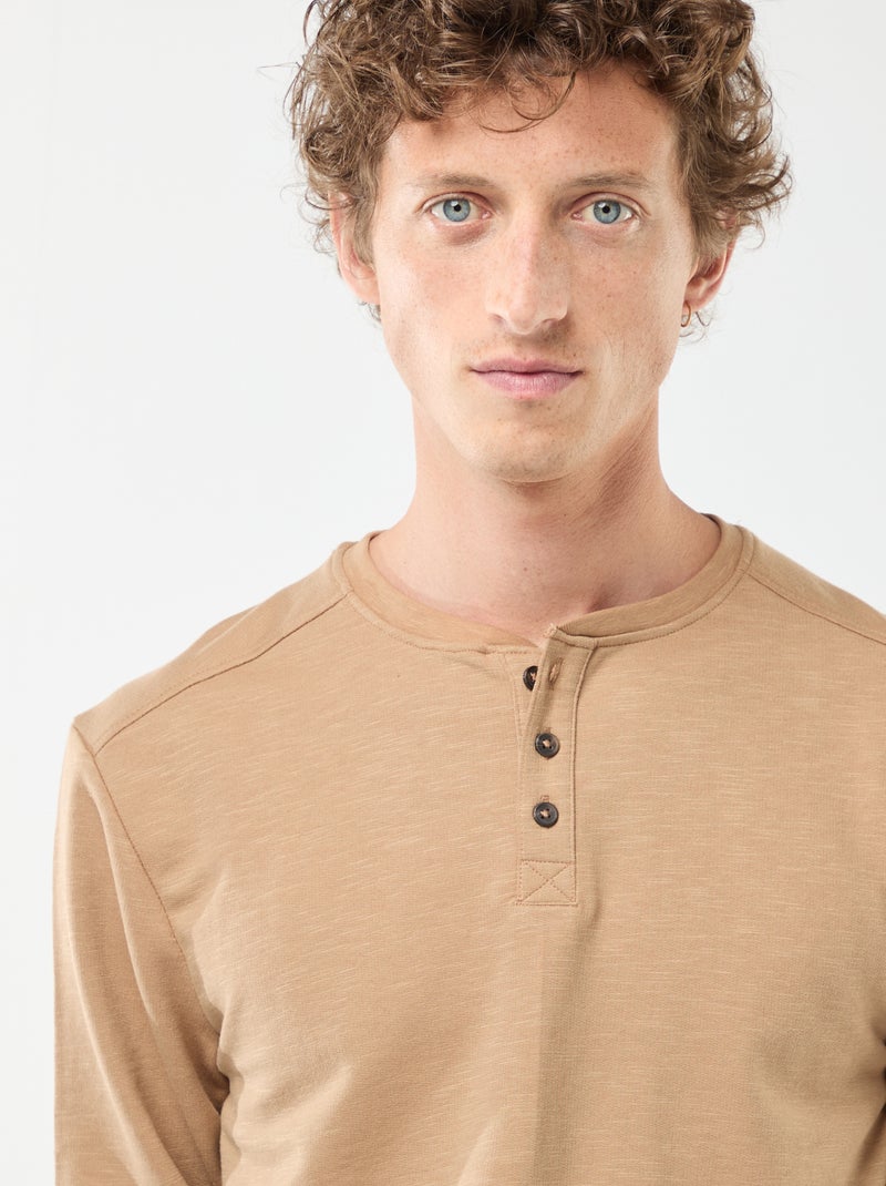 T-shirt com gola tunisina de manga comprida Bege - Kiabi