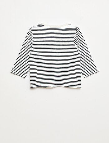 T-shirt com gola tunisina em malha gofrada