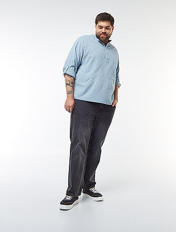 T-shirt com gola tunisina em tecido tipo crepe