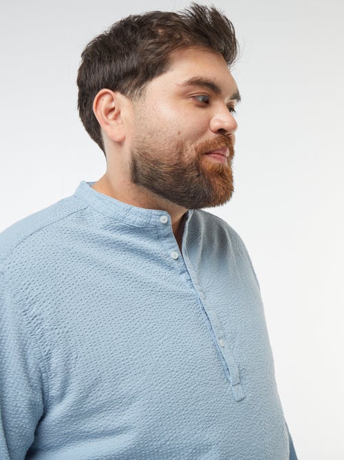 T-shirt com gola tunisina em tecido tipo crepe - Kiabi