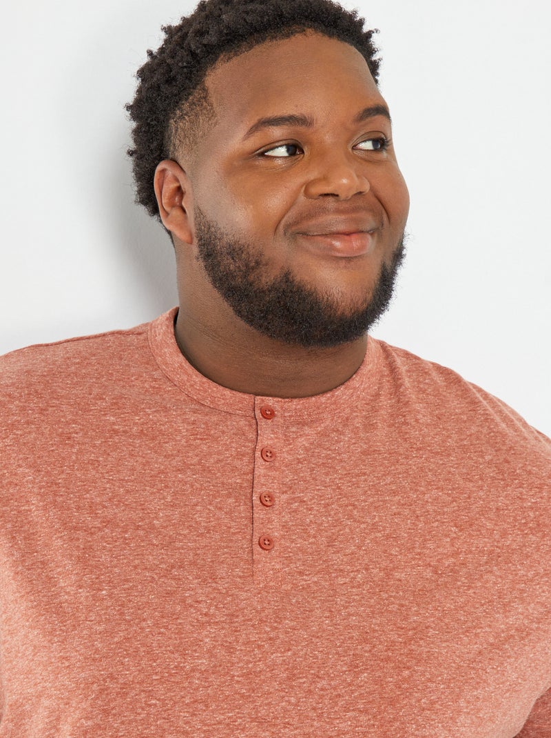 T-shirt com gola tunisina Marrom - Kiabi