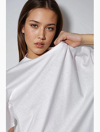 T-shirt com lantejoulas, gola redonda e manga curta busem