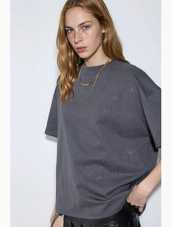T-shirt com lantejoulas, gola redonda e manga curta busem