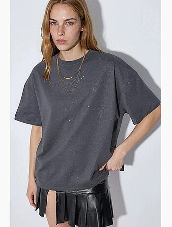 T-shirt com lantejoulas, gola redonda e manga curta busem