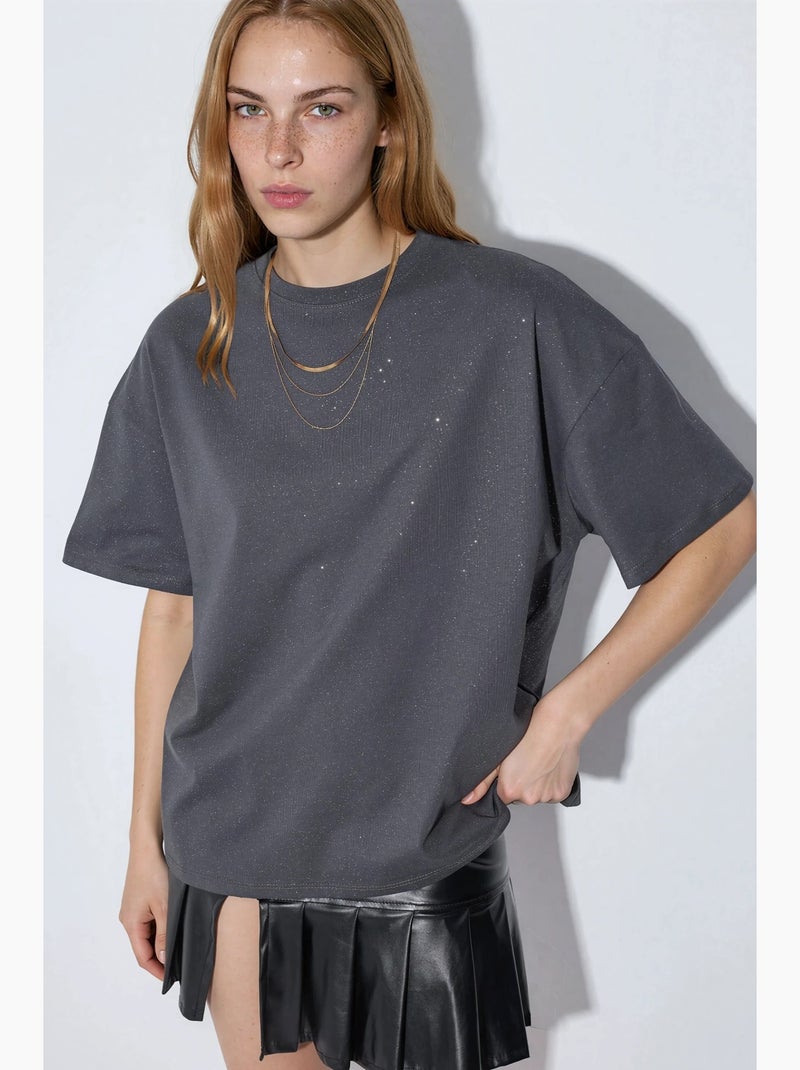 T-shirt com lantejoulas, gola redonda e manga curta busem Cinza escuro - Kiabi